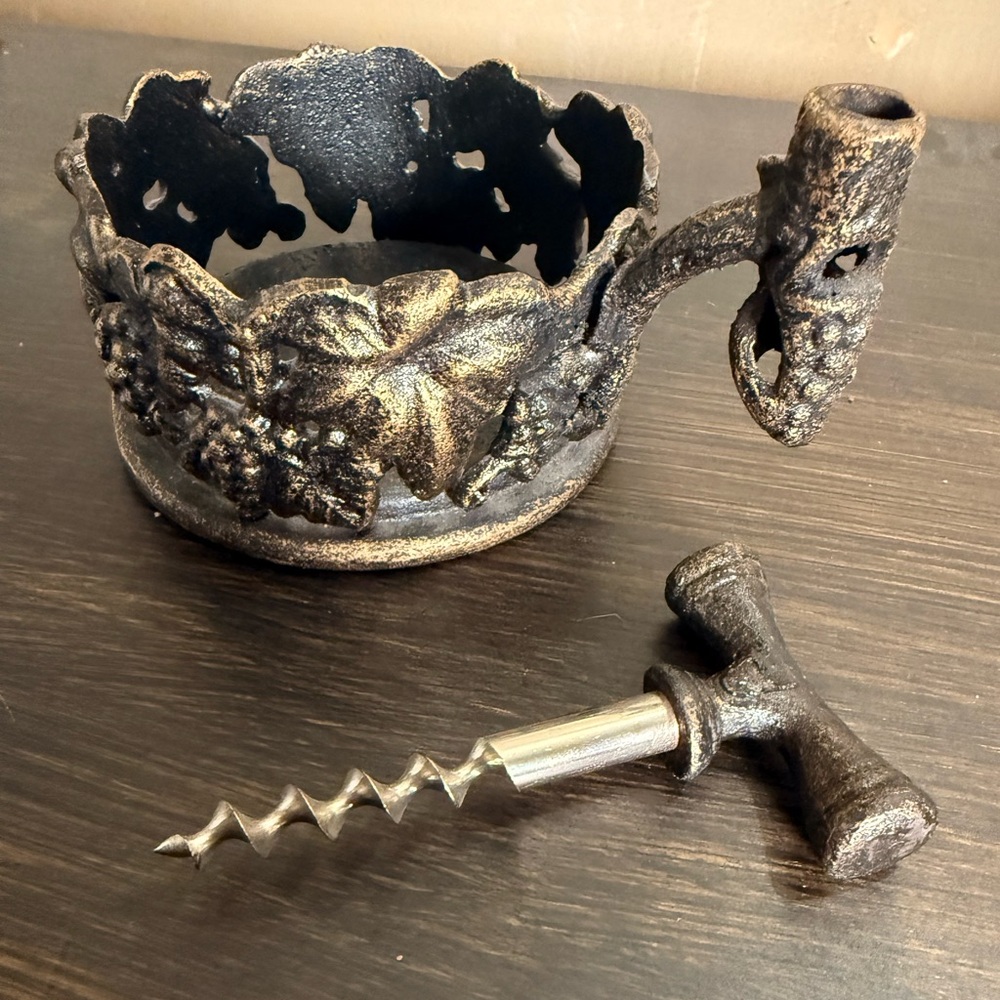 Design Toscano Bottle Holder W/ Corkscrew
Farmhouse Rustic Giftguide